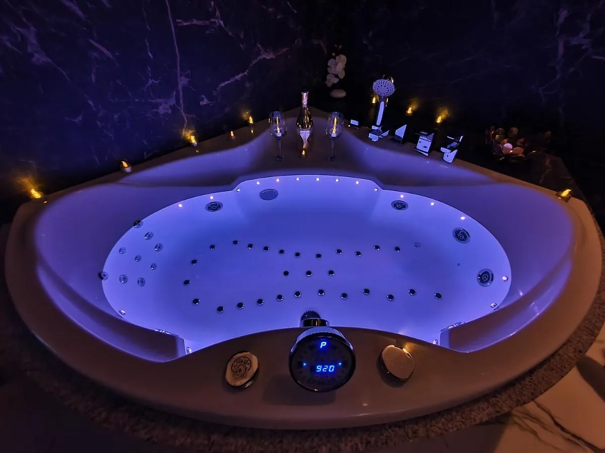 Апарт-отель Apartament Z Jacuzzi Krakow Rynek